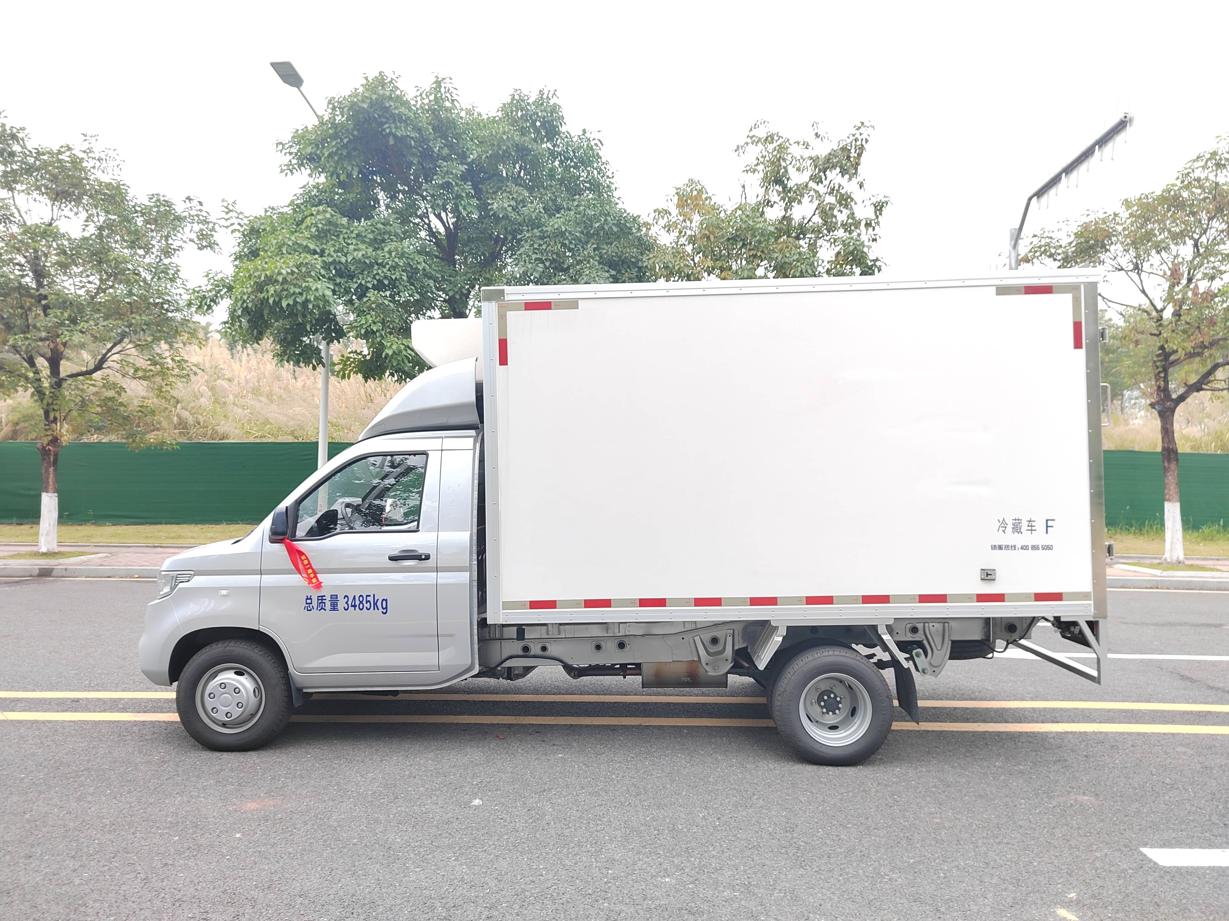 广东冷藏车网:五菱冷藏车2.0排量后双轮胎 车厢9立方_搜狐汽车_搜狐网