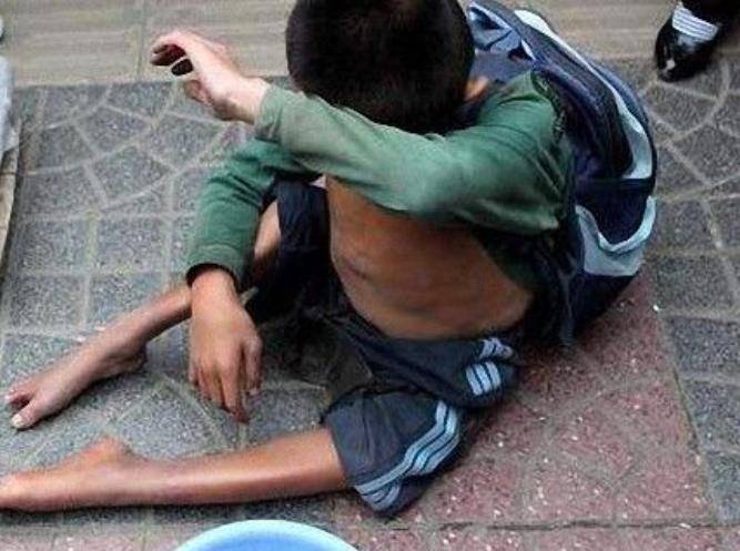 妙龄少女被拐出深山关猪圈17年,真实纪录片_何成慧_孩子_人贩子