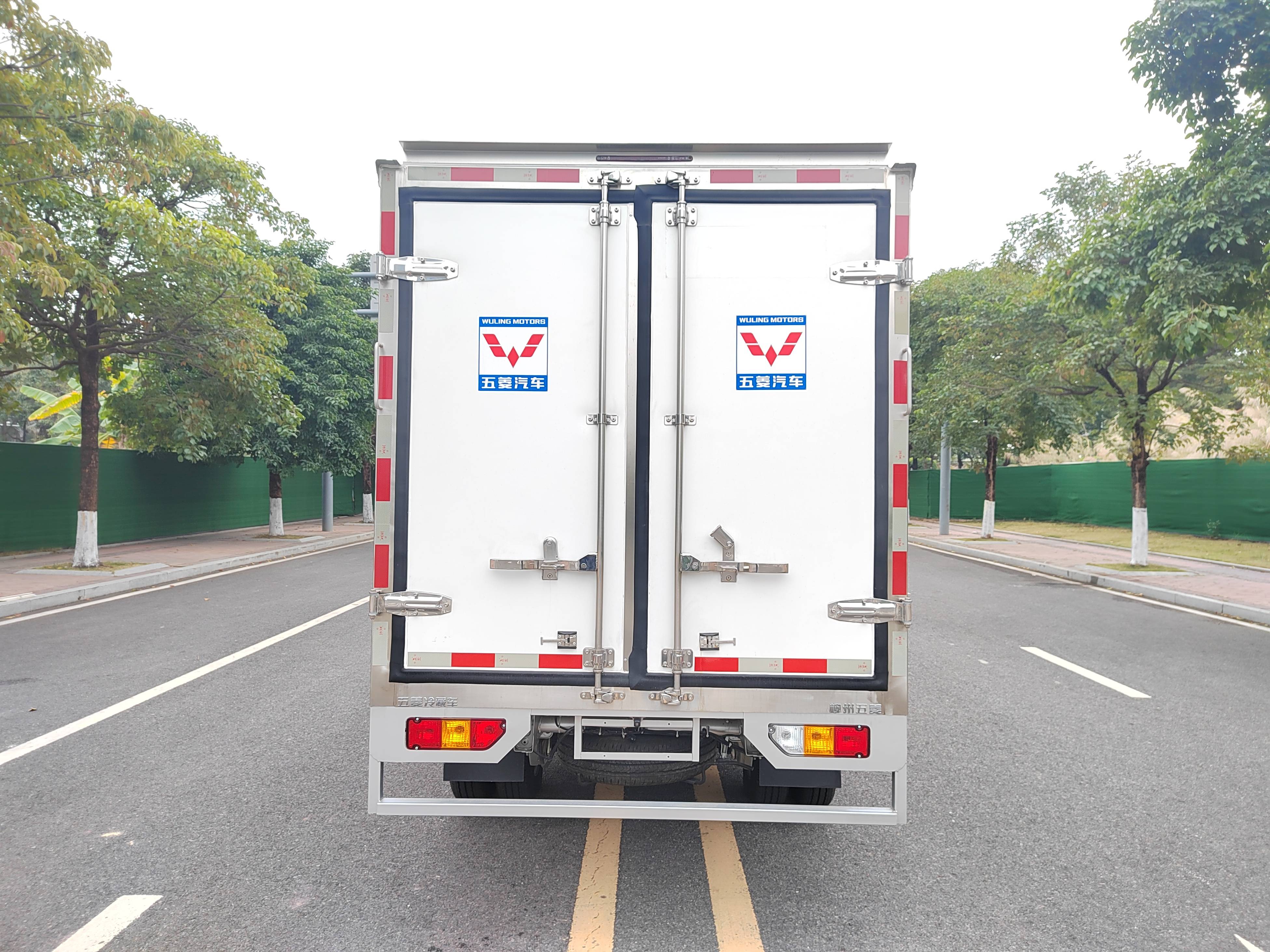 广东冷藏车网:五菱冷藏车2.0排量后双轮胎 车厢9立方_搜狐汽车_搜狐网