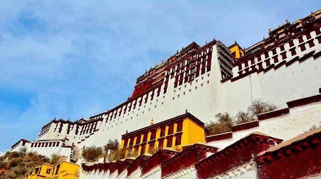 仓央嘉措:放下佛珠的"梵音海",雪域的王也是美丽的情郎_布达拉宫_生活