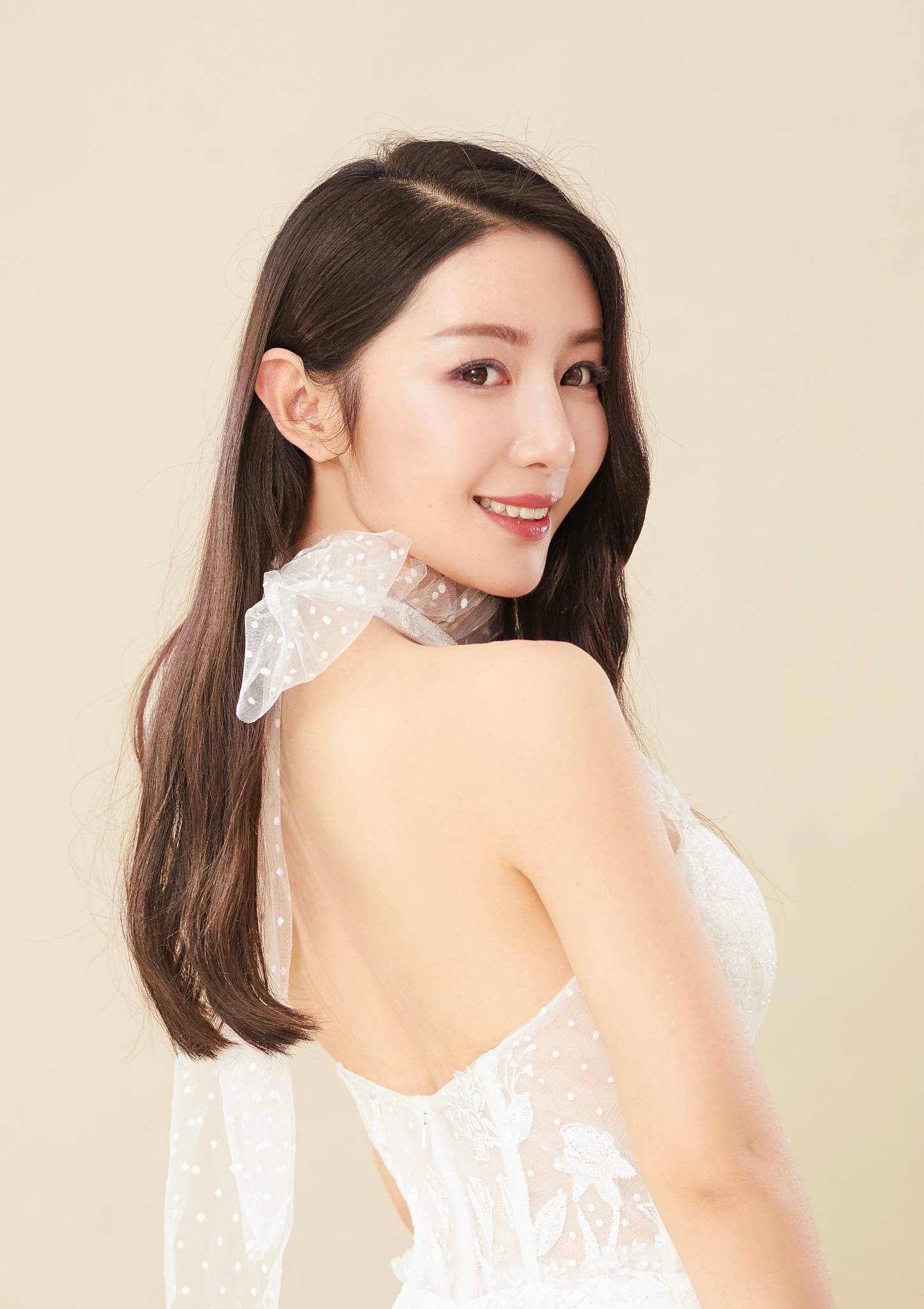 人间水蜜桃女星上淇:颜值惊艳身材绝,魅力四溢引瞩目!_气质_演艺_美貌