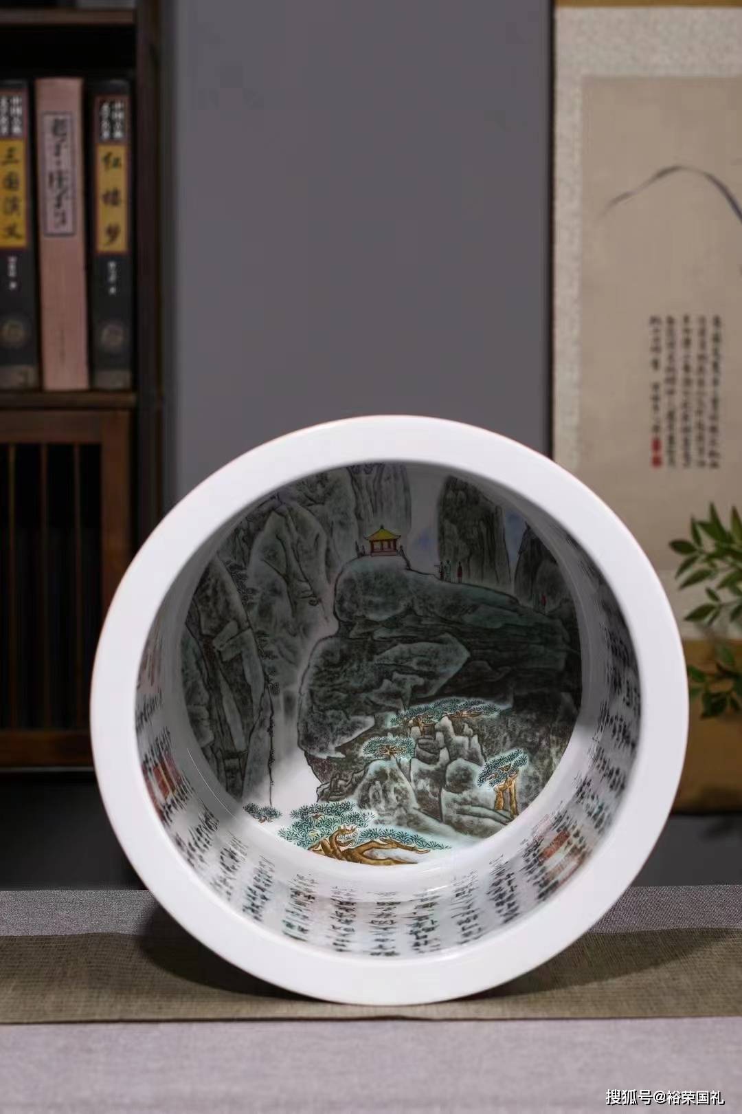 王锡良 王采大师黄山四千仞笔筒 景德镇瓷筒_瓷器_作品