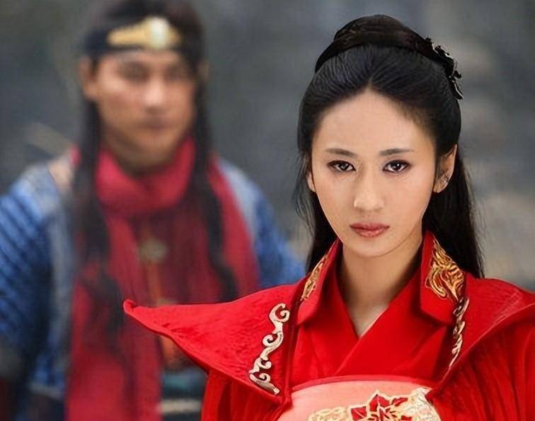 倔强如十三月,不爱就是不爱了被救回来的莺歌神志受损,错把容浔当做