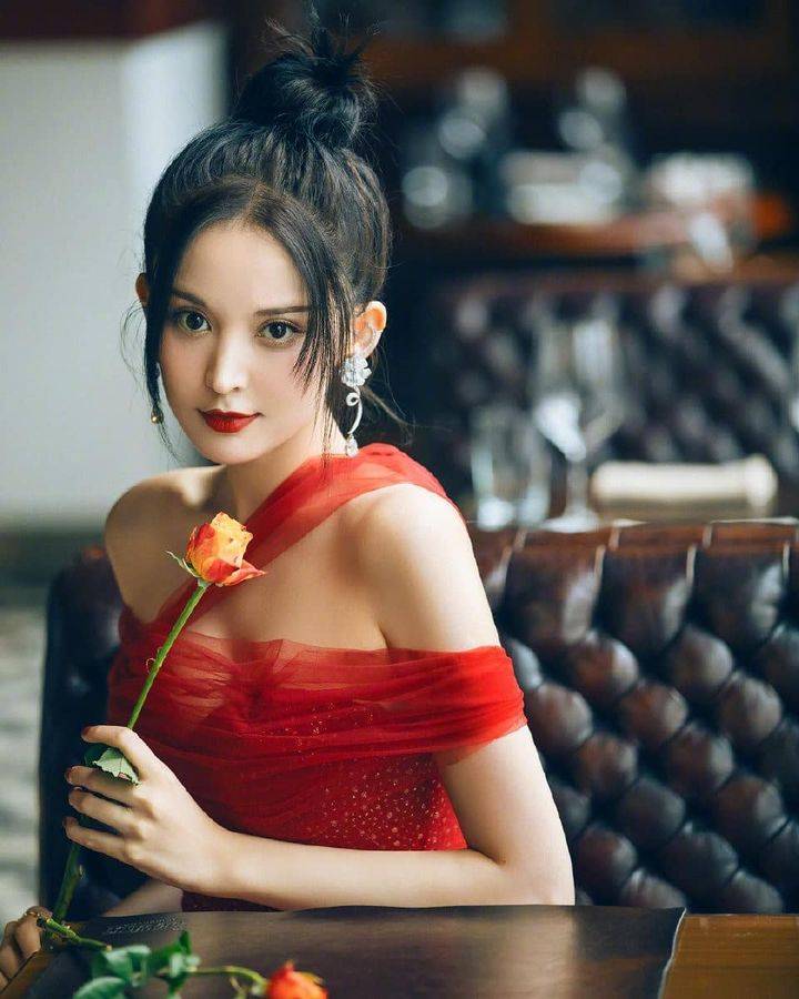 古力娜扎这身材,谁能顶得住啊!_人们_高挺_故事