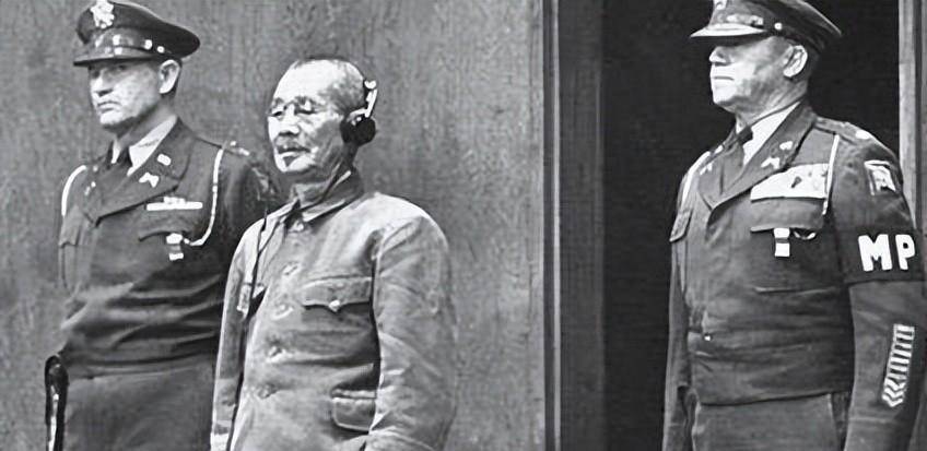 法庭上受審的松井石根武藤章(1892年12月15日-1948年12月23日),陸軍