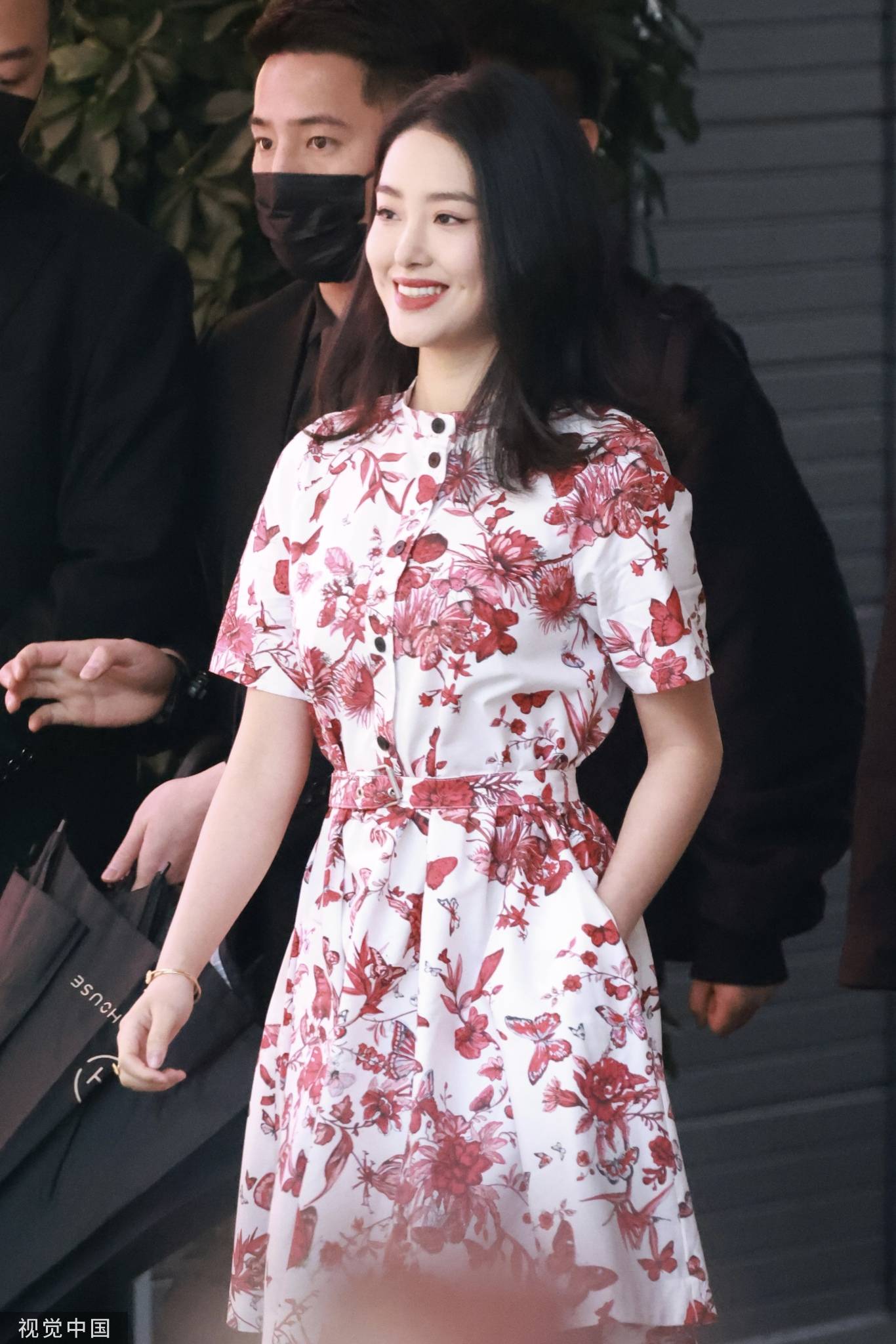 杨采钰线下活动图曝光！身着碎花连衣裙温婉大方-搜狐大视野-搜狐新闻