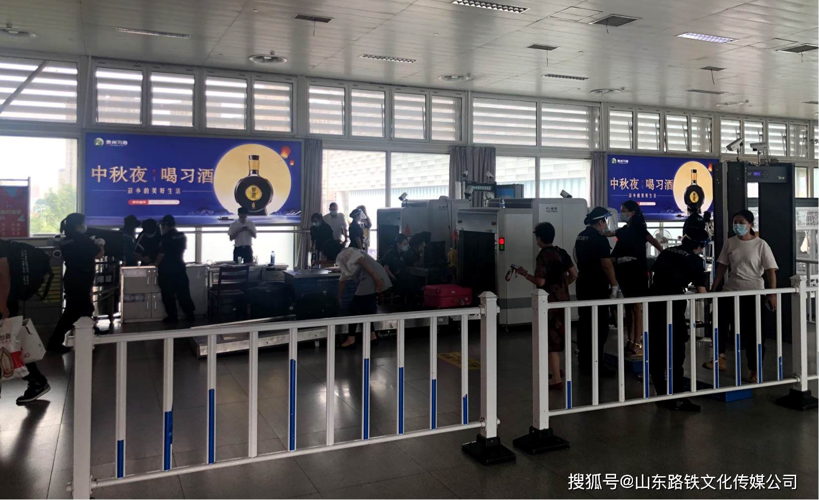 承德南站广告-2024年候车大厅灯箱广告-出站通道口广告_站房_平台