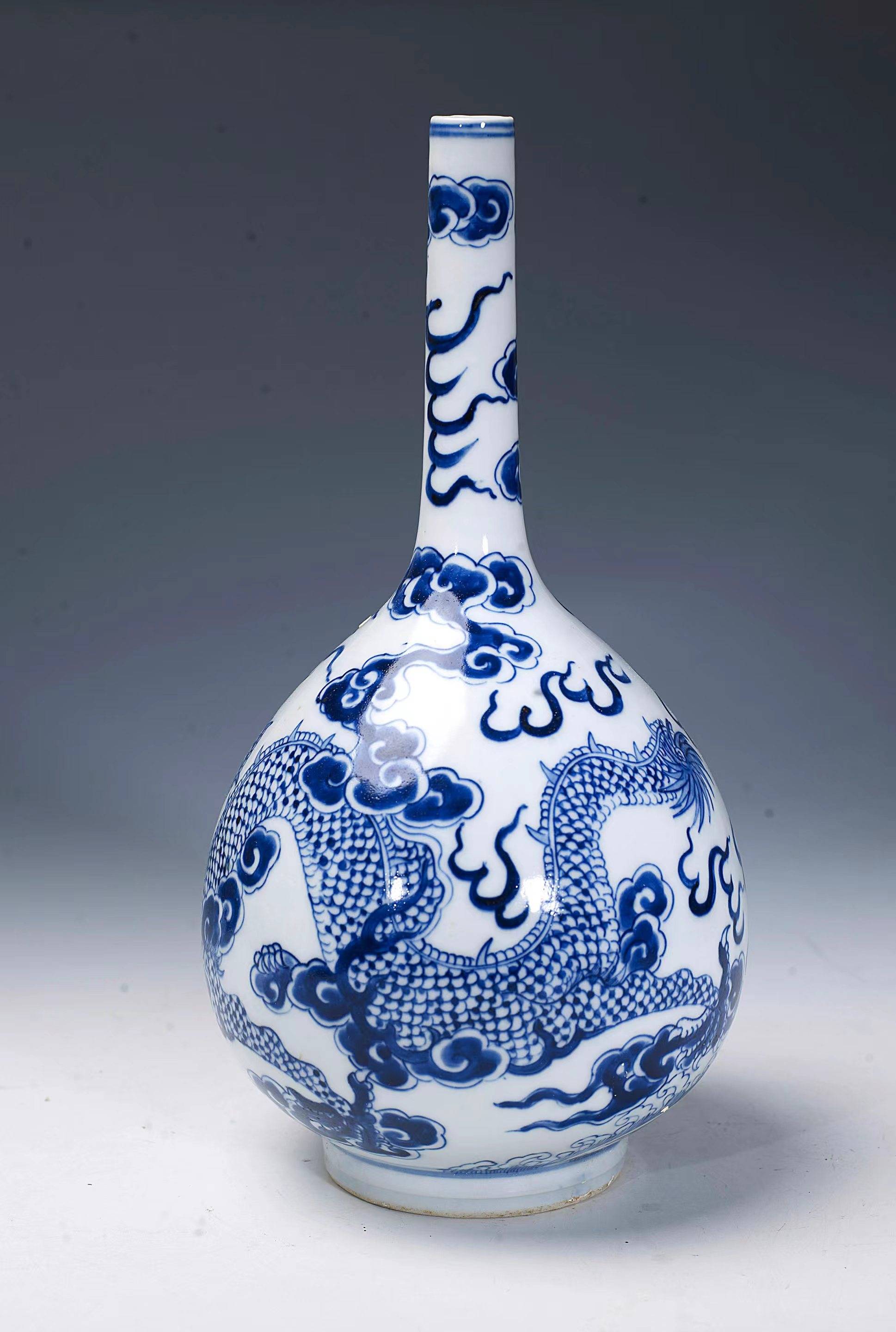 与龙共舞——"瓷·变——明末清初青花瓷精品展"中的龙纹瓷器