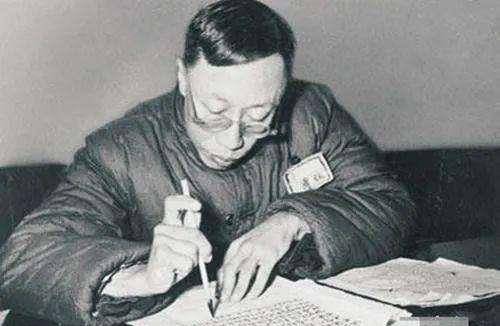 郭沫若邀请溥仪当助理,溥仪脱口而出5个字,让郭沫若一脸尴尬_特赦