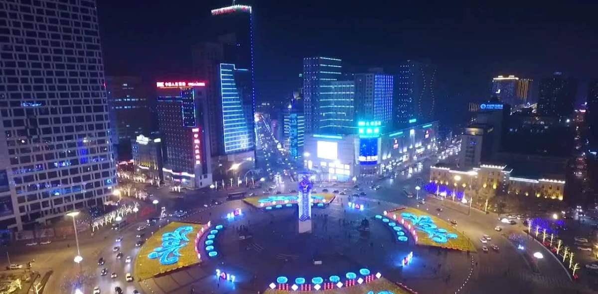 生活节奏不快不慢鞍山的的城市,站前商业区有很多商场,新亚大厦,国泰