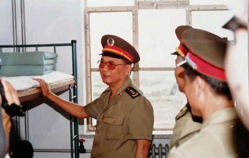 赵南起在朝数年,一直从事后勤工作.