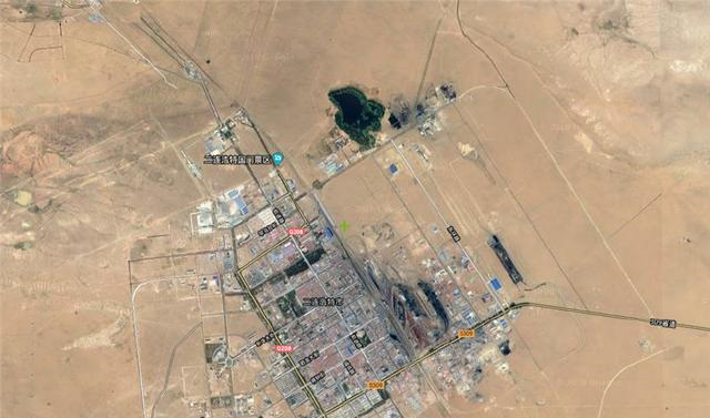 二连浩特位于中国内蒙古境内的边境线附近的一座城市,与蒙古国的扎门