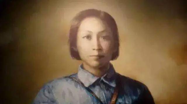 黄埔女兵中的颜值担当孟庆树身材高挑长相漂亮,嫁给了