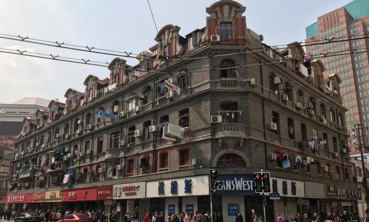 1950年,浙江老汉挖开儿子坟墓取出一箱子,领导看后:快