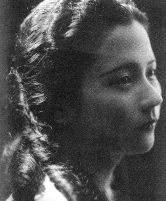 与戏子私奔的第一名媛:她狠心送走5个儿女,缔造了华人