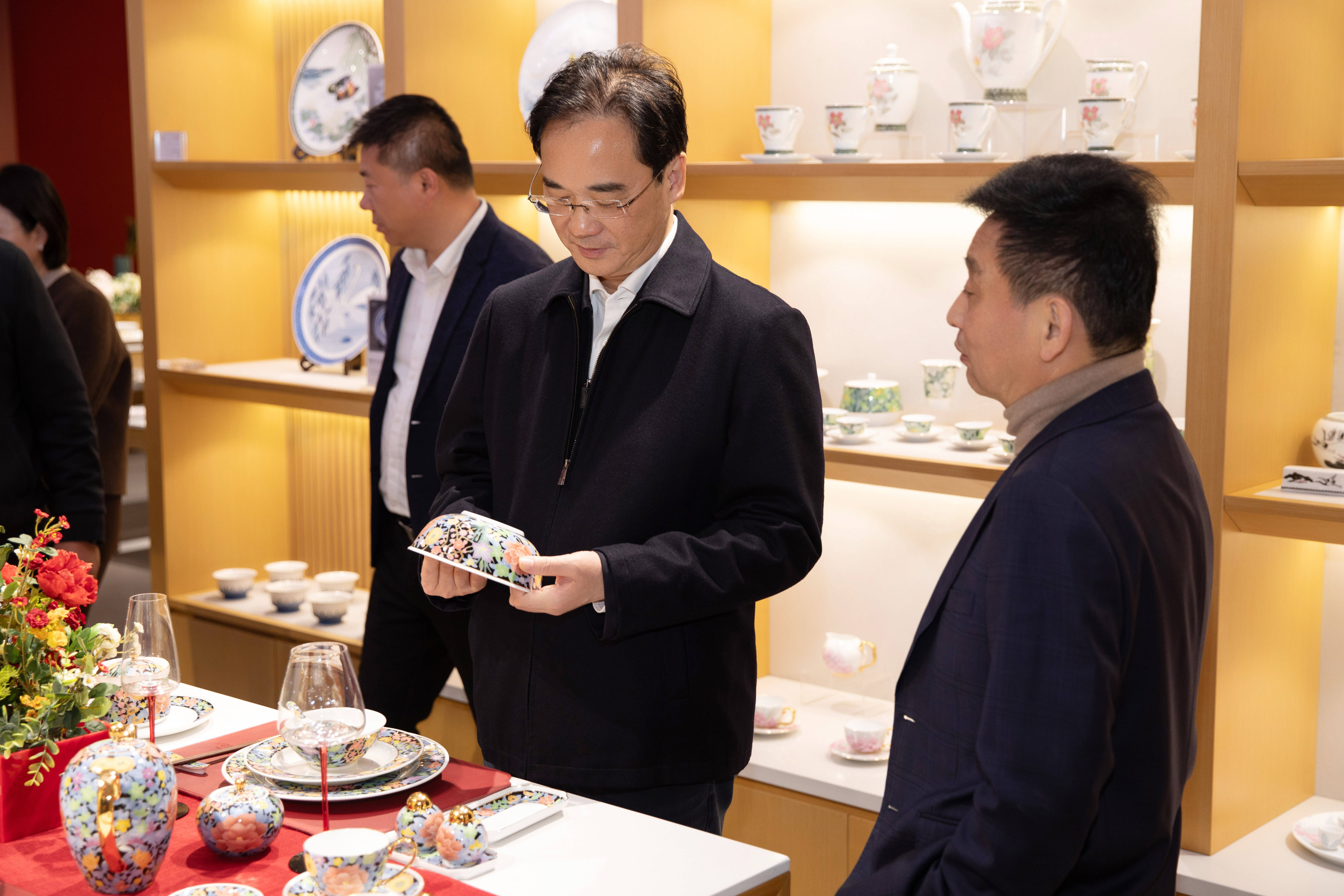醴陵市委书记,醴陵经开区党工委第一书记王利波一行到访华瓷股份