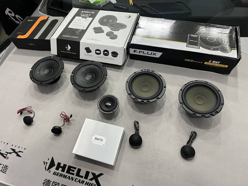 隔音:俄罗斯stp smart减震板中置喇叭:意大利tec ve3 中音后声场喇叭