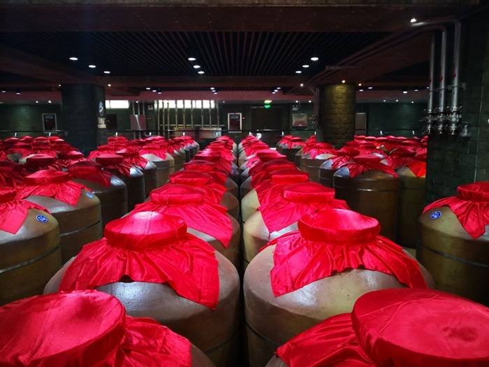 购买四川一品江山酒业有限公的白酒,然后存放在酒厂就可以了.