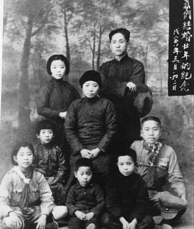 1950年,四川一餐馆老板娘被客人戏耍,却很高兴:这是