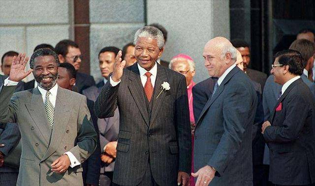 2013年曼德拉的下葬地:4500名人齐聚库努小村,10天哀