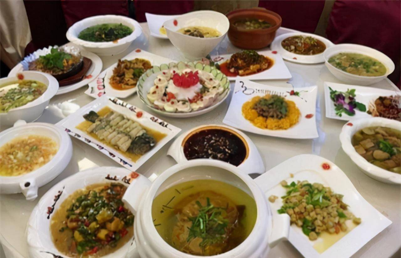 他是社保高管,为财色向台湾兜售情报,仅获21万美金,结局如何?