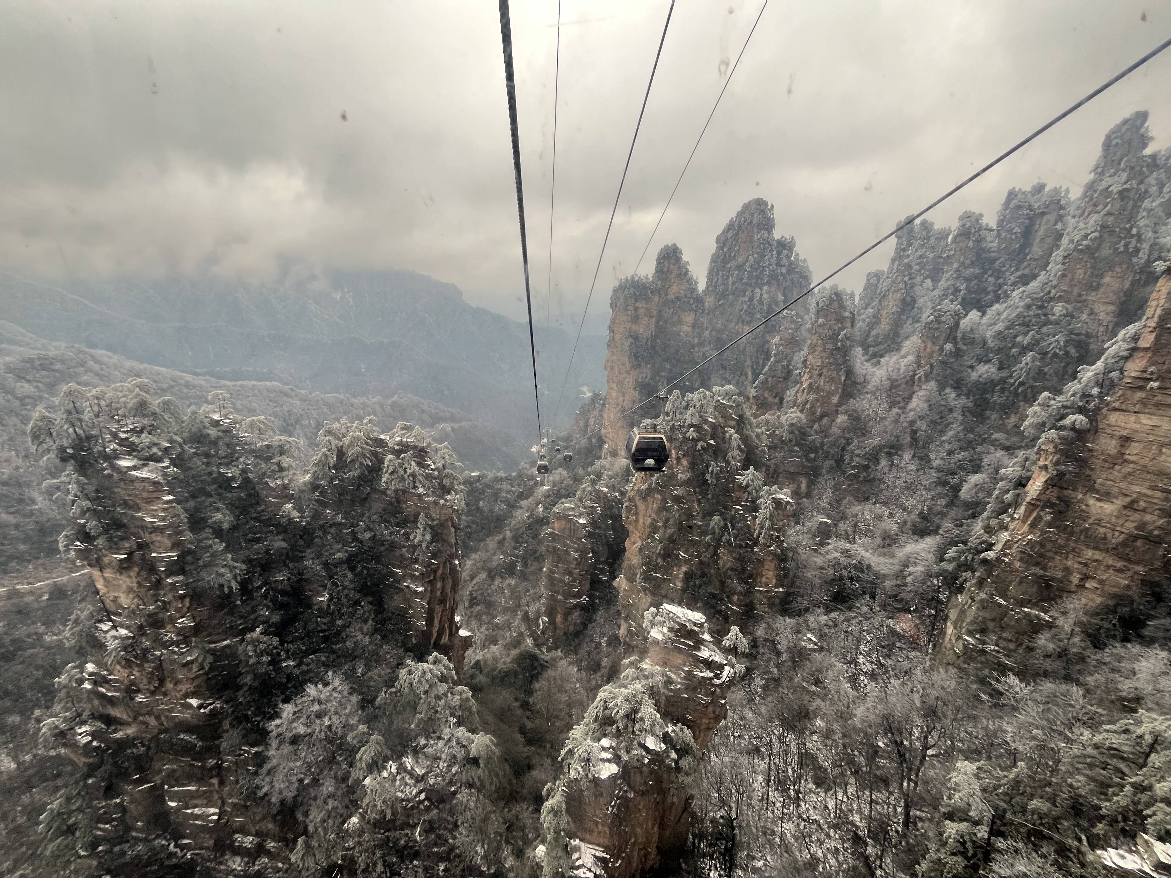 雨雪过后,张家界天子山,袁家界冰雪点缀,如诗如画!