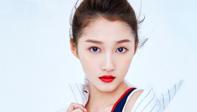 关晓彤真人长这样?