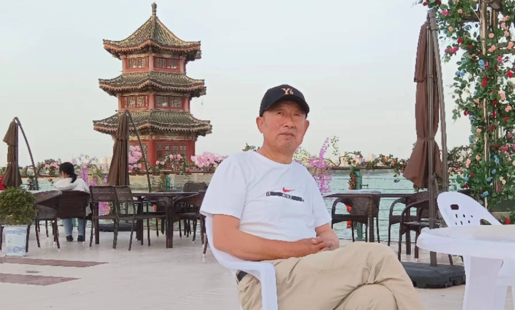 中国书画家协会理事,中国教育电视台水墨丹青书画院会员,中国教育电视