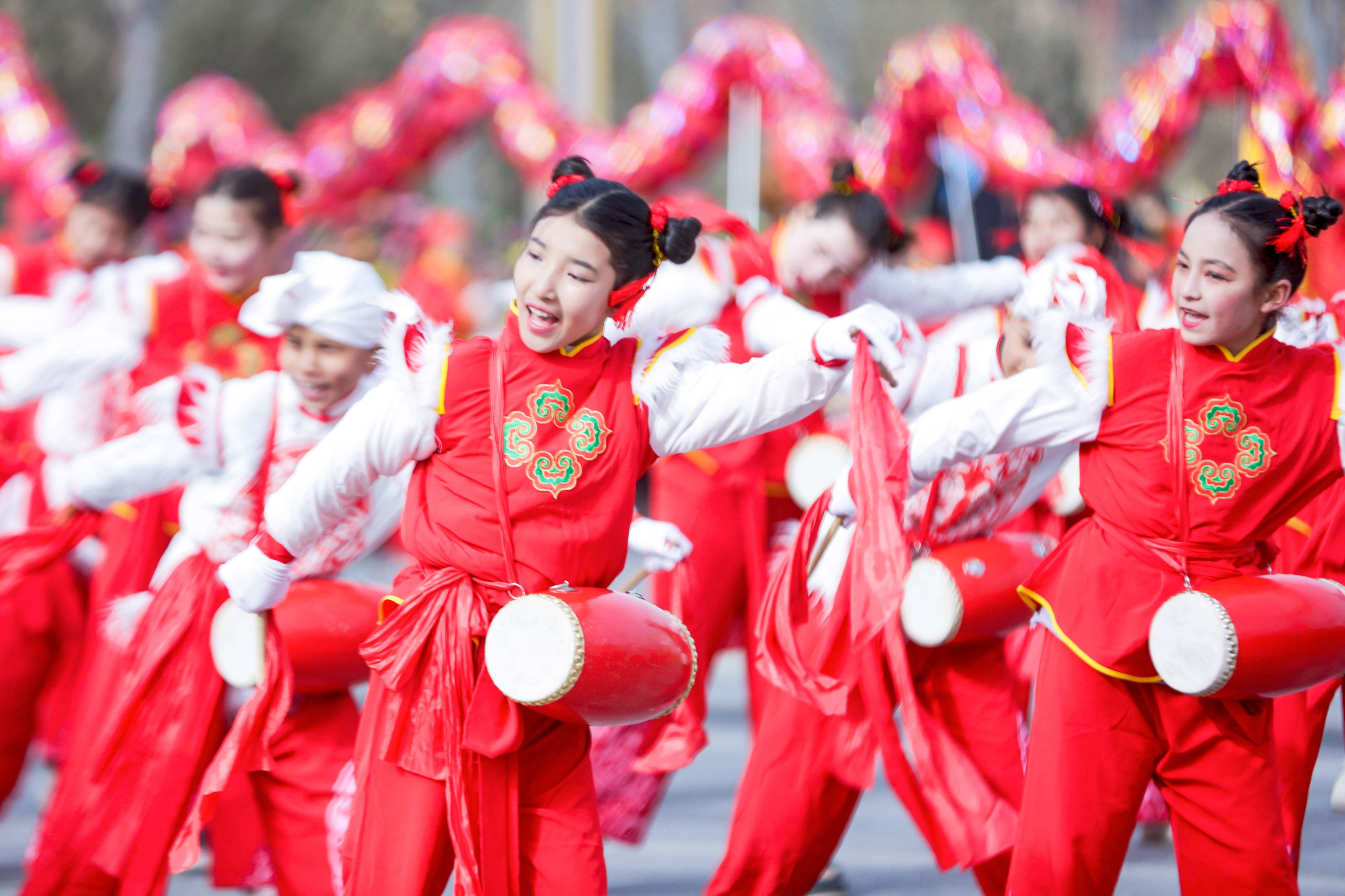 东北秧歌锣鼓喧天图片