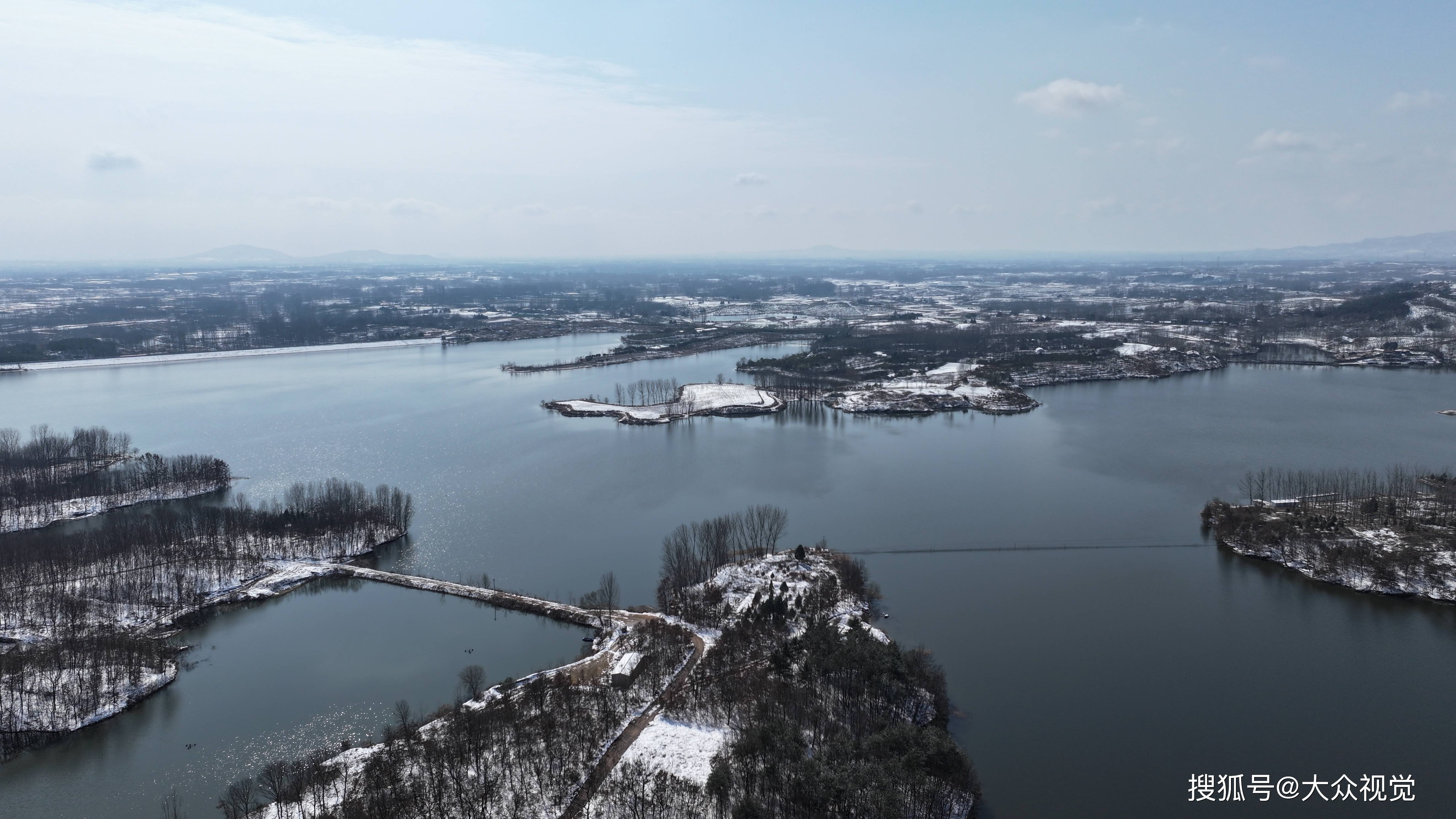 胡明跃航拍作品:打磨石岩水库雪后美景