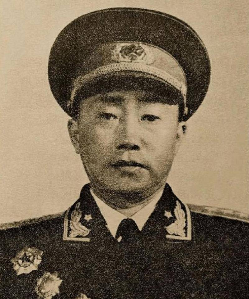 1991年,独臂将军彭绍辉的遗物皮箱被打开,遗孀张纬:我从未见过_作战