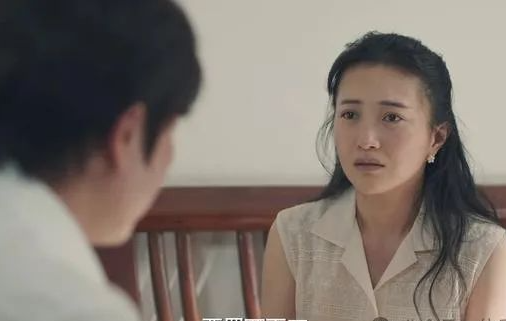 现实中的包文婧是包贝尔的妻子,出演过《你好,李焕英》《理智派生活》
