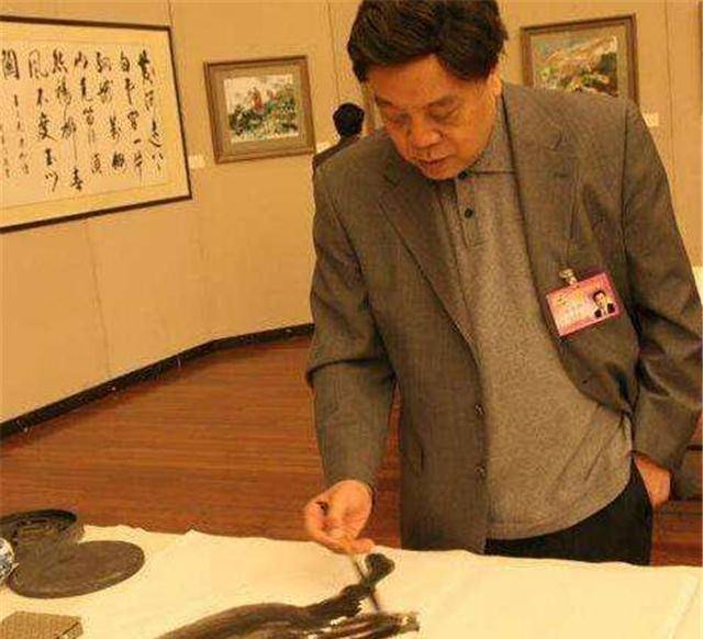 赵忠祥书法作品被贱卖,生前90万的画作现标价698元_价格_艺术品_书画