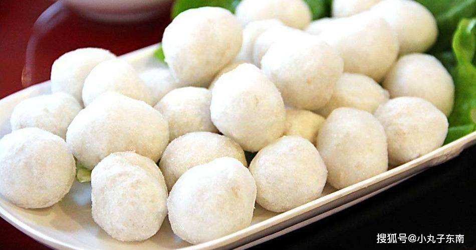 二,传统制作与现代化设备的碰撞传统的鱼丸制作多依赖于人工,从选材