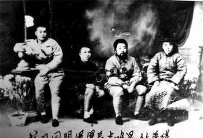 行刑前,吉鸿昌朝刽子手喝到:我死了也不能倒下,给