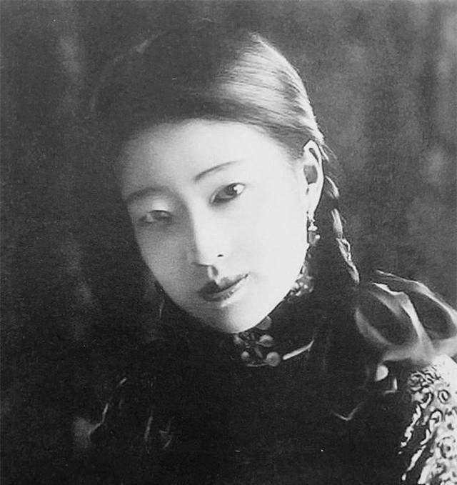 裕容龄:与太监谈恋爱,后被刘春霖拒婚,酷爱舞蹈晚年双腿被打断_慈禧