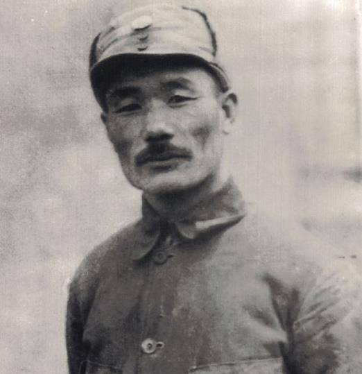 老头见司令被秘书驱赶,留下一便条离开,司令看后大怒:这下完了_孙毅