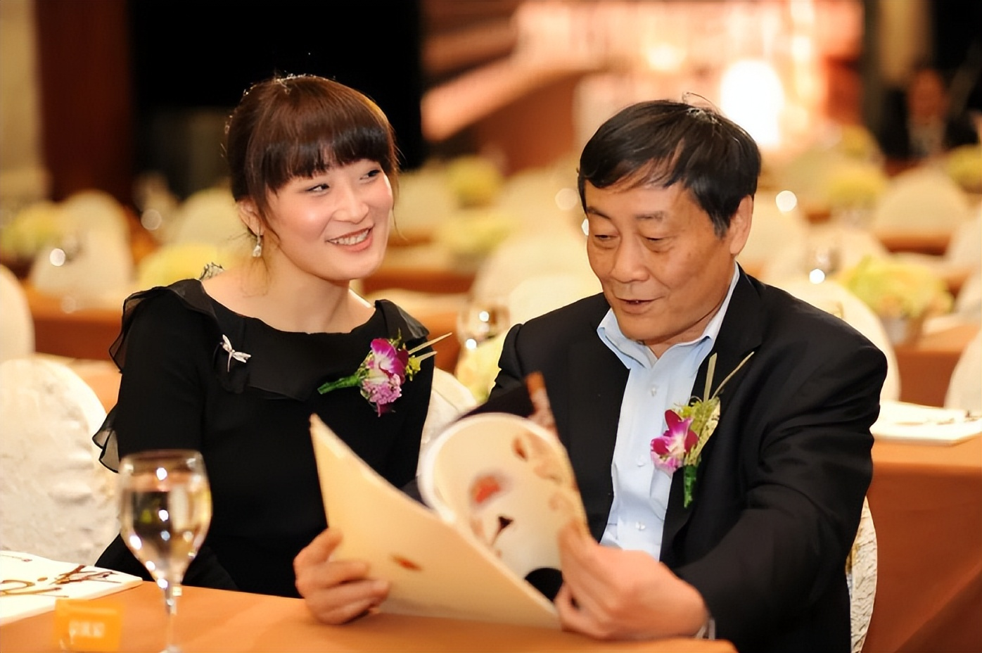 42岁娃哈哈女掌门宗馥莉:嫌王力宏老,买百万名表,从少女变身大女人