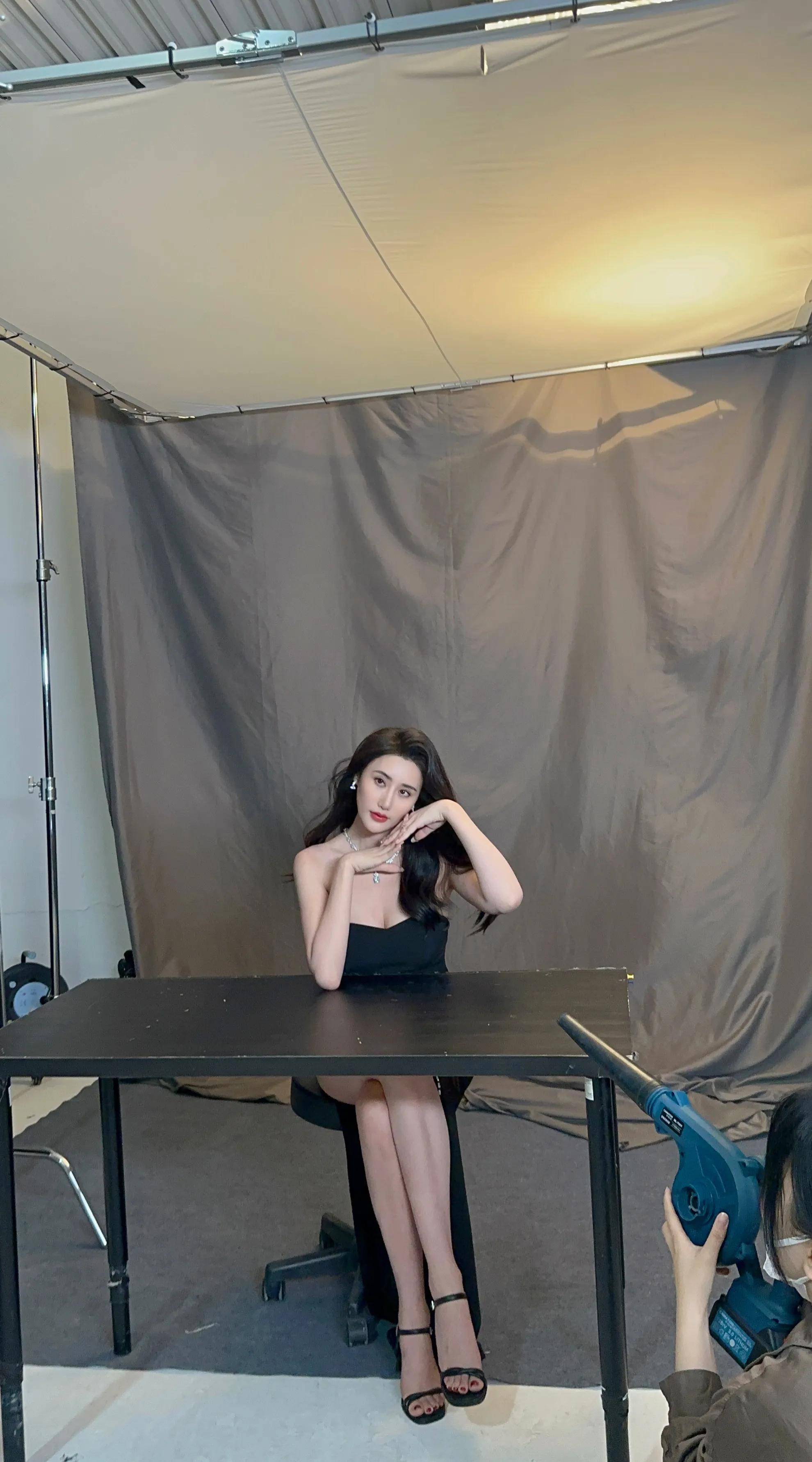 女演员吴晴高调宣称,有女朋友!最后有惊喜_沙发_表情_身体