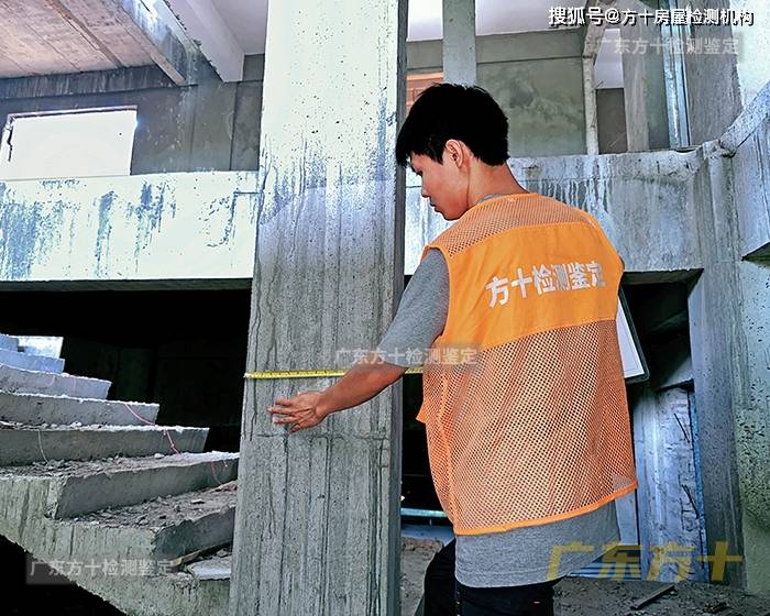 目前规范规定一般房屋结构设计使用年限为50年,当房屋结构达到设计