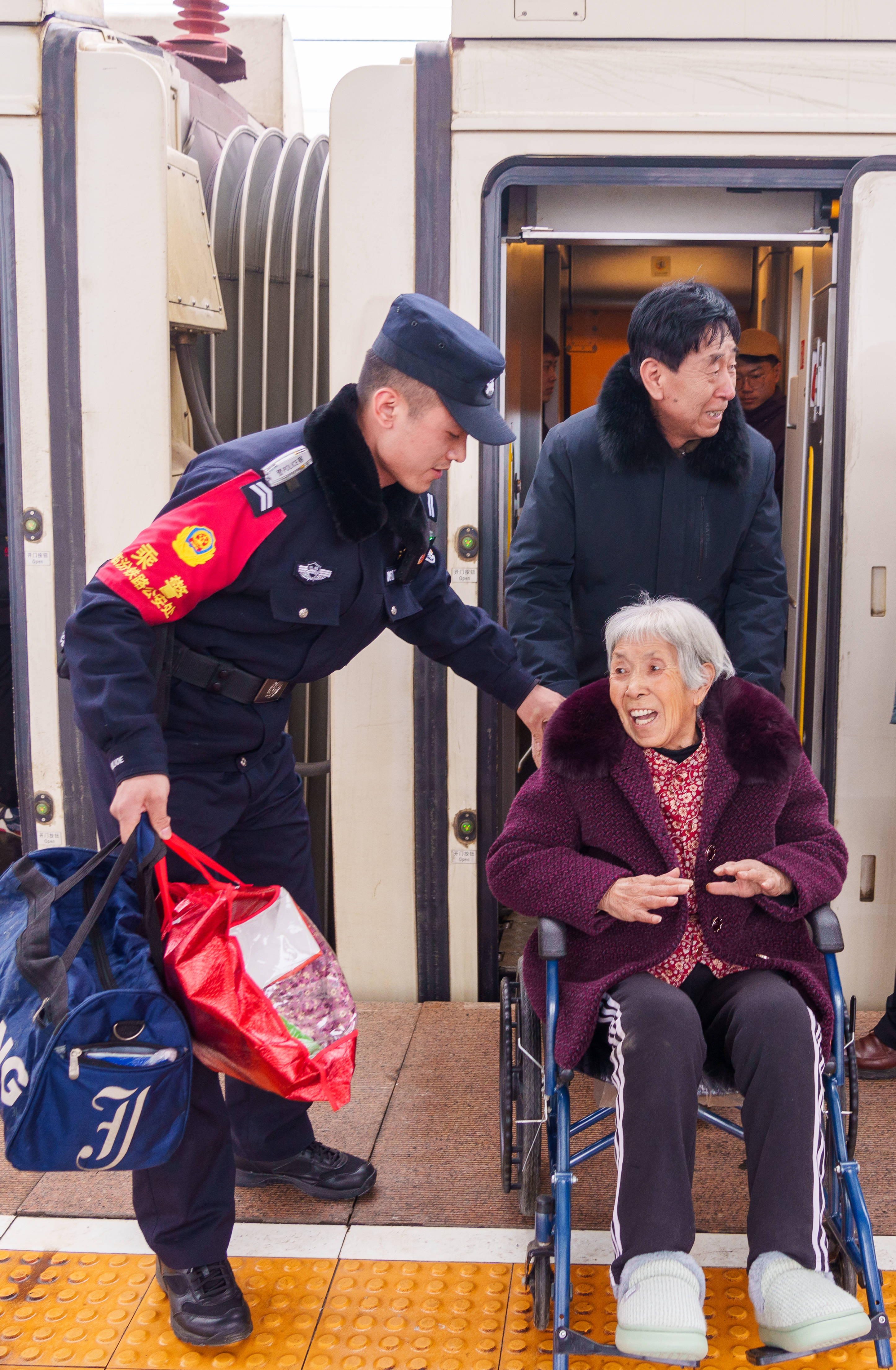 铁路公安制服图片