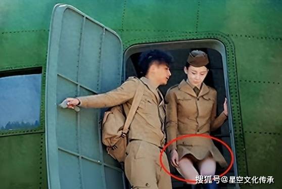 剧中侮辱观众的剧情:打仗穿丝袜我忍了,捆绑露大胸是真的忍不了_国产