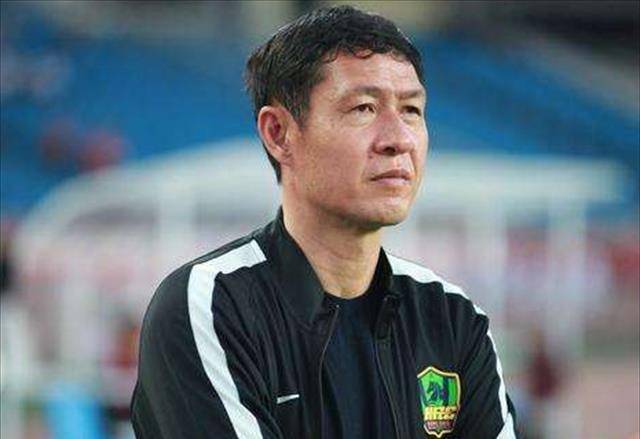 前国脚黎兵与歌星甘萍近况:他足球事业不顺利,她52岁仍显年轻_球迷