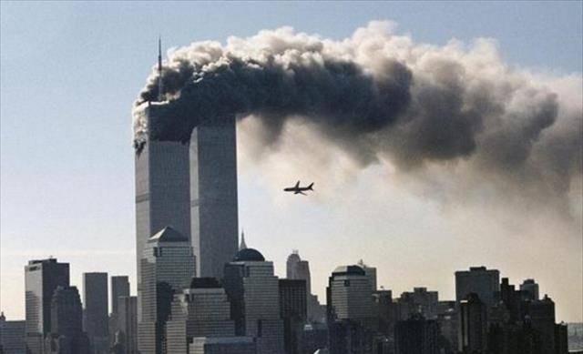 华裔空姐邓月薇:"911"飞机上留下临终录音,被美国视为英雄_劫匪_劫机