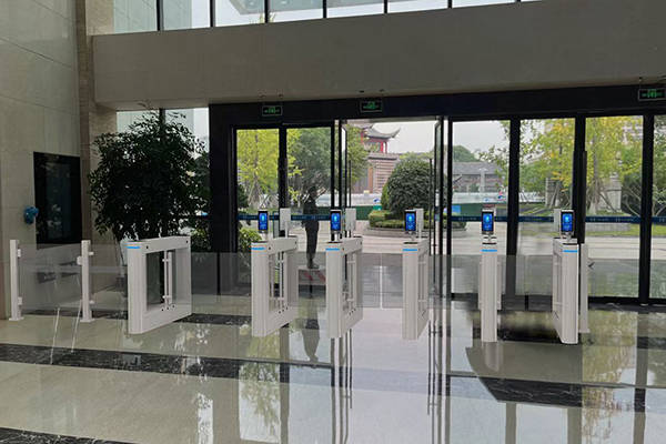 人脸门禁解决智慧社区出入管理难题_居民_监控_解决方案