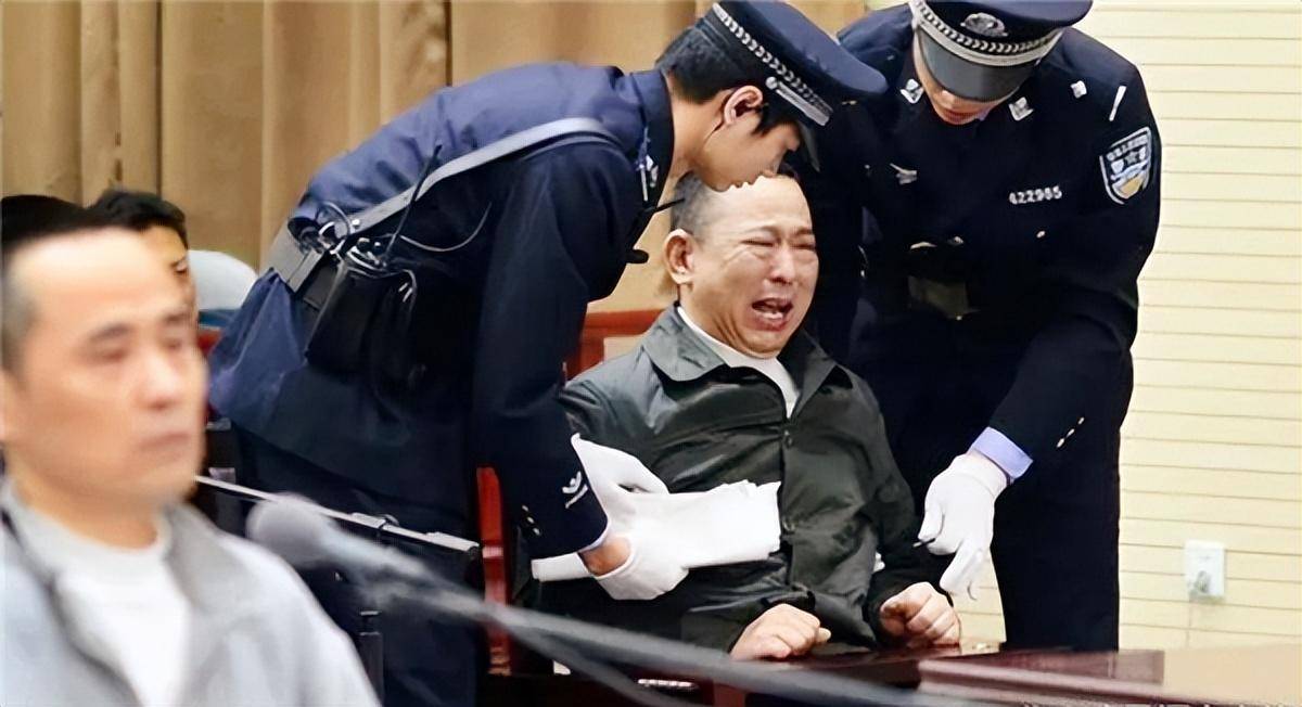 纪实:"只手遮天"的刘汉:释放弟弟只需一个电话,结局如何?