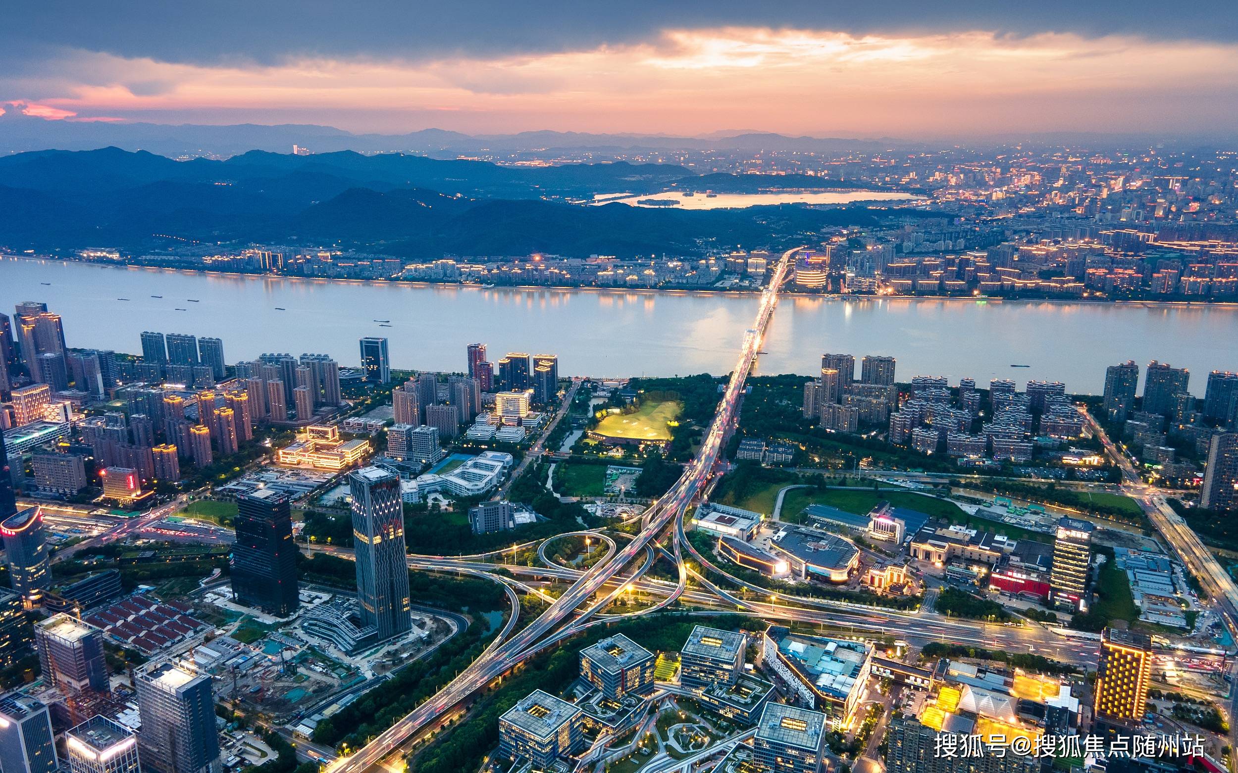 视谷」和「三江创智新城」等多个重磅规划的核芯承载地,高效承接滨江