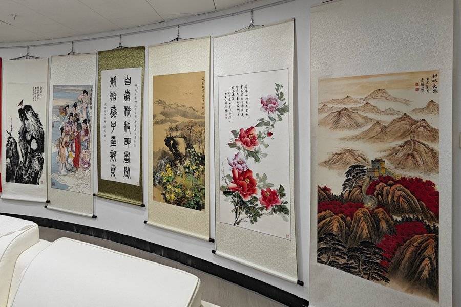 庆三八天津女书画家艺术研究院书画精品展在人民书画院展厅隆重开幕