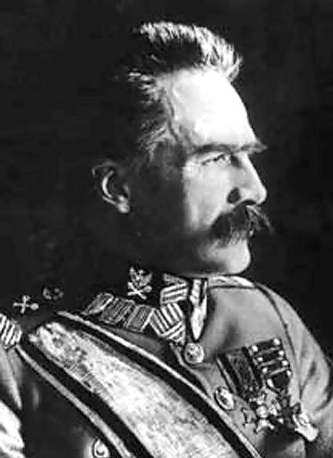 铁骨铮铮的约瑟夫·毕苏斯基,令希特勒和斯大林都惧让