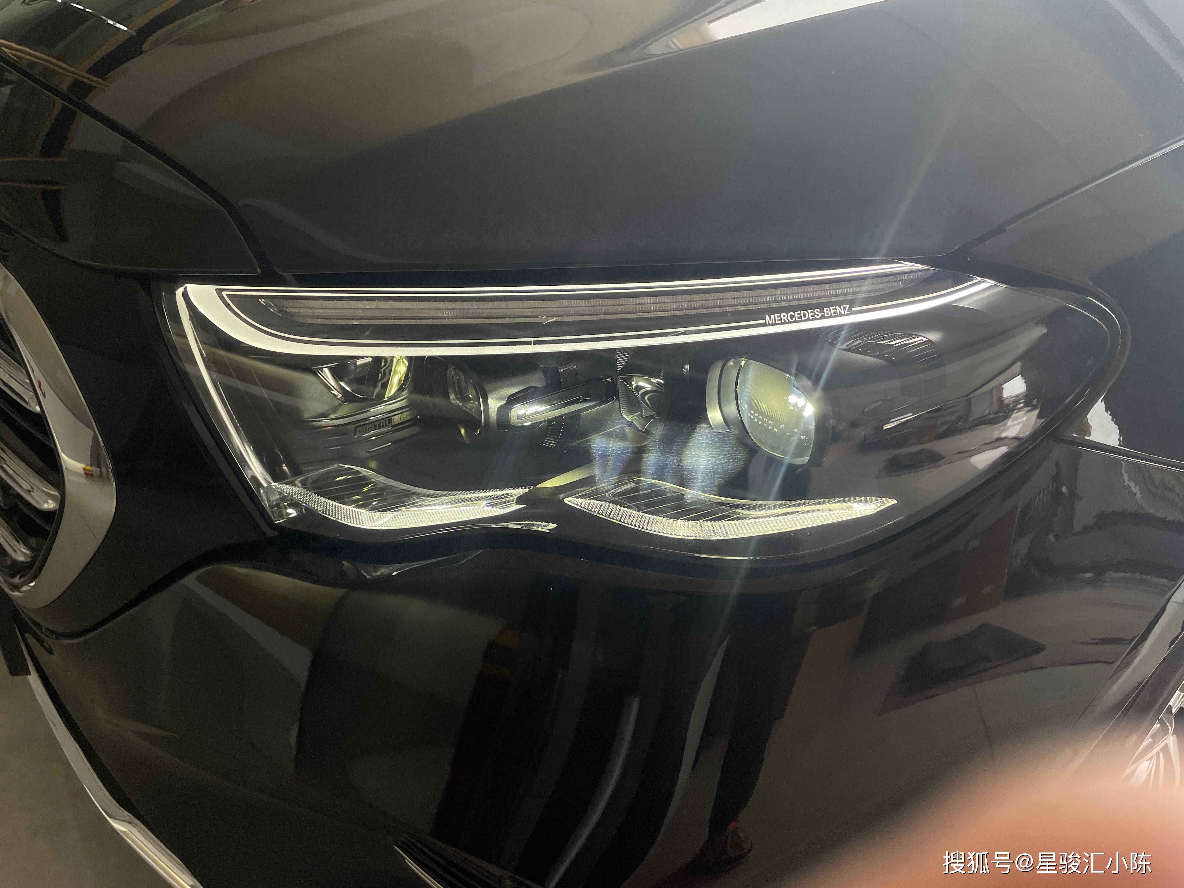 2024款奔驰e300l升级流星雨数字大灯,比几何大灯更强势的照明系统